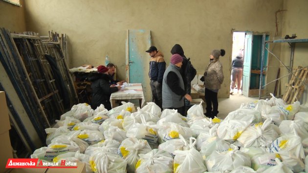 В с. Першотравневое раздавали гуманитарную помощь от Визирского сельсовета (фото)
