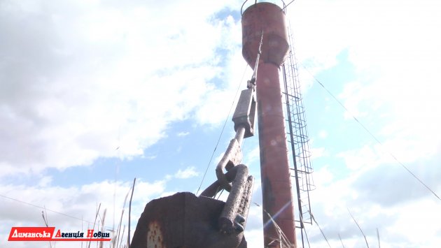 Визирська ОТГ: у с. Дмитрівка розпочали капітальний ремонт вежі Рожновського (фото)