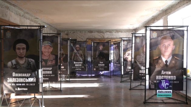 Экспозиции «Воїни, які житимуть вічно» временно перенесли в дома культуры Визирской СТГ (фото)
