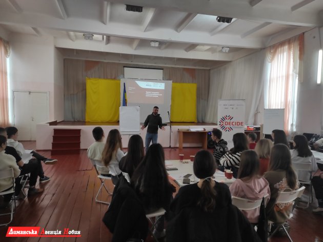 В Першотравневом лицее провели тренинг по написанию общественных проектов для школьных команд (фото)