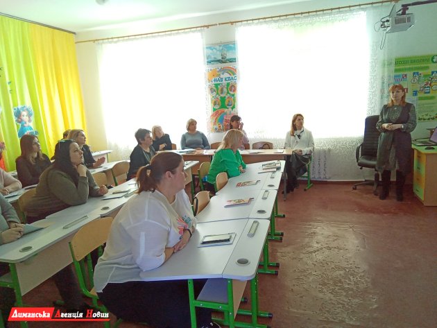 На базі Кордонської гімназії відбулася робоча зустріч фахівців відділу освіти Визирської сільради (фото)