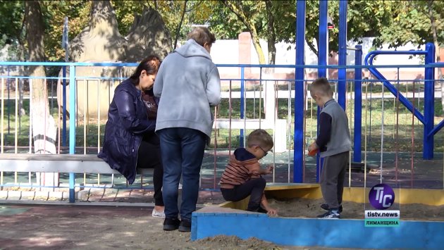 У Визирці відремонтували дитячий майданчик (фото)