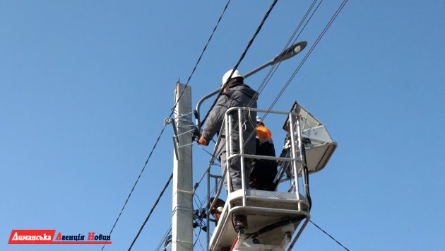 У селах Визирської громади встановлюють сучасне вуличне освітлення (фото)