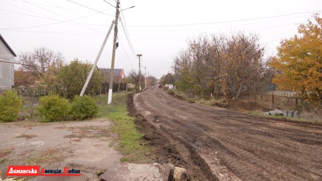 Обновление дорожной инфраструктуры Визирской громады продолжается несмотря на войну (фото)