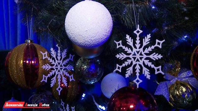 Праздник в каждый дом: дети Визирской громады получили новогодние подарки (фото)