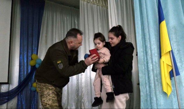 В Визирской громаде семьям погибших воинов вручили государственные награды