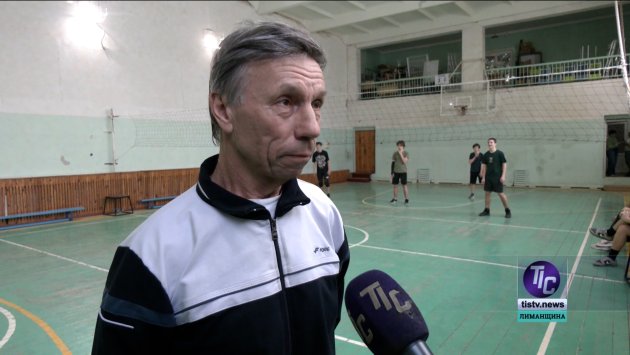 Микола Василинич, тренер волейбольної секції Причорноморського ліцею.