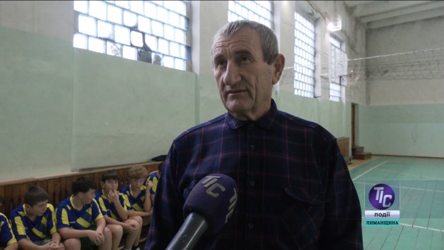 Сергей Павлюк, тренер футбольной секции.