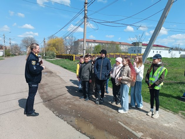 Для учнів Причорноморського ліцею провели урок-практикум з правил поведінки на дорозі (фото)